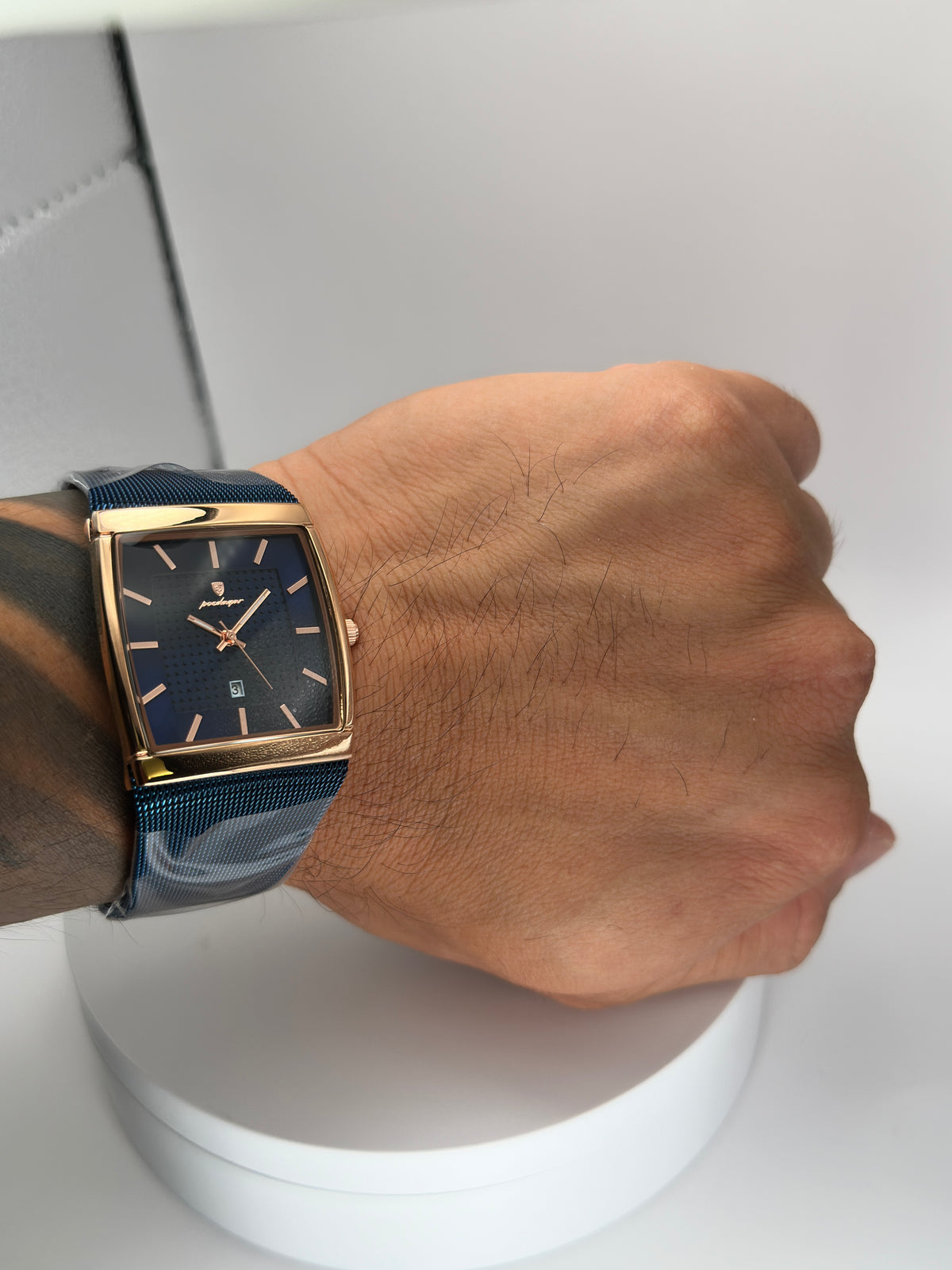 POEDAGAR 885 – Reloj de Cuarzo Rectangular con Malla Milanesa