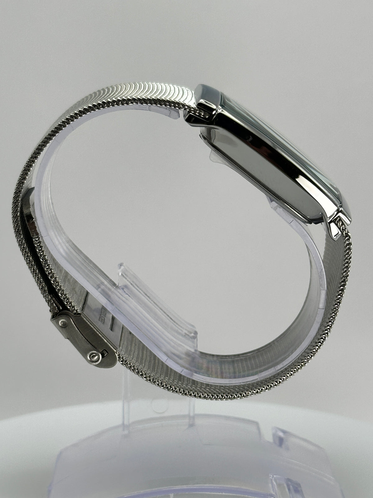 POEDAGAR 885 – Reloj de Cuarzo Rectangular con Malla Milanesa