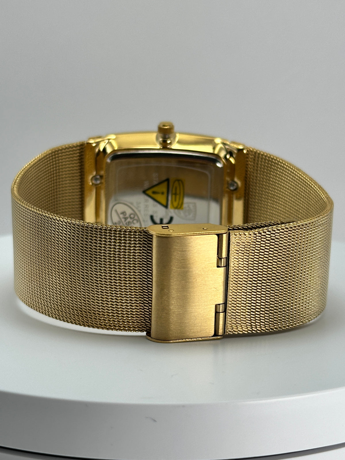 POEDAGAR 885 – Reloj de Cuarzo Rectangular con Malla Milanesa