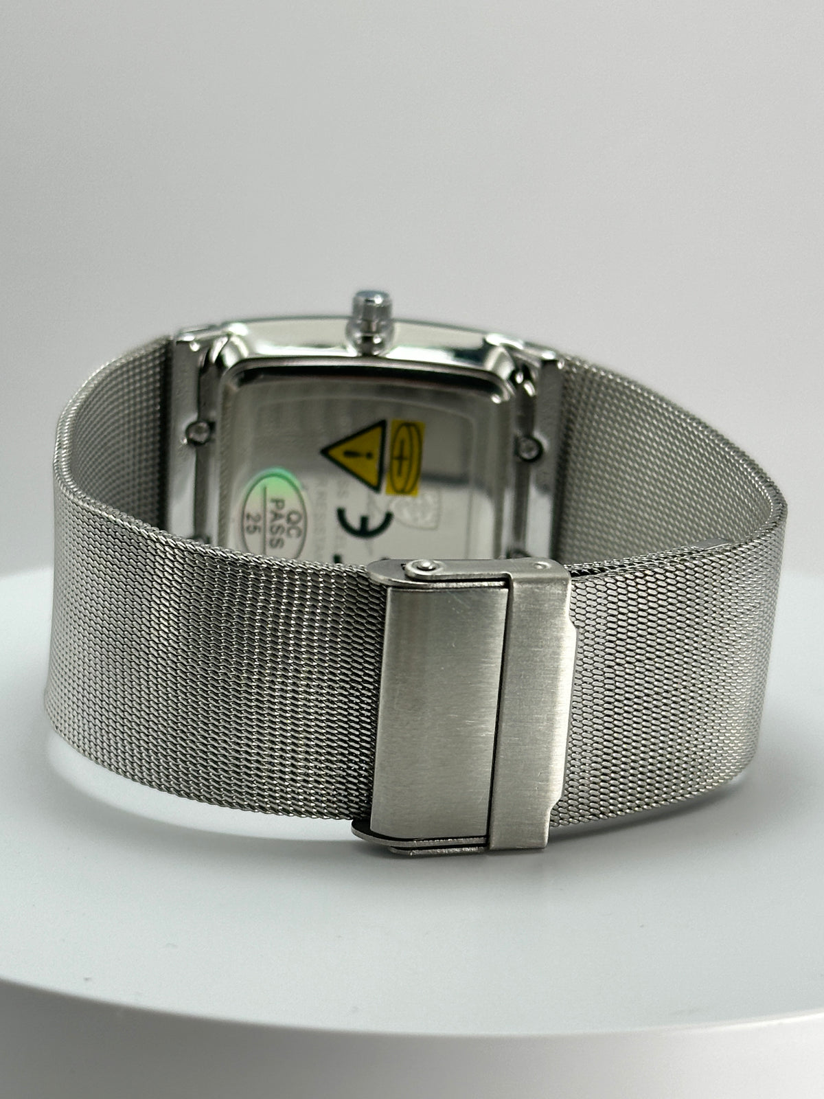 POEDAGAR 885 – Reloj de Cuarzo Rectangular con Malla Milanesa